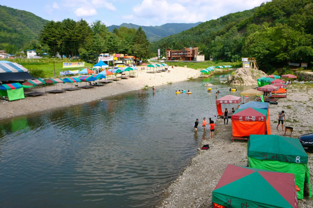 Traum Hotel & Condo