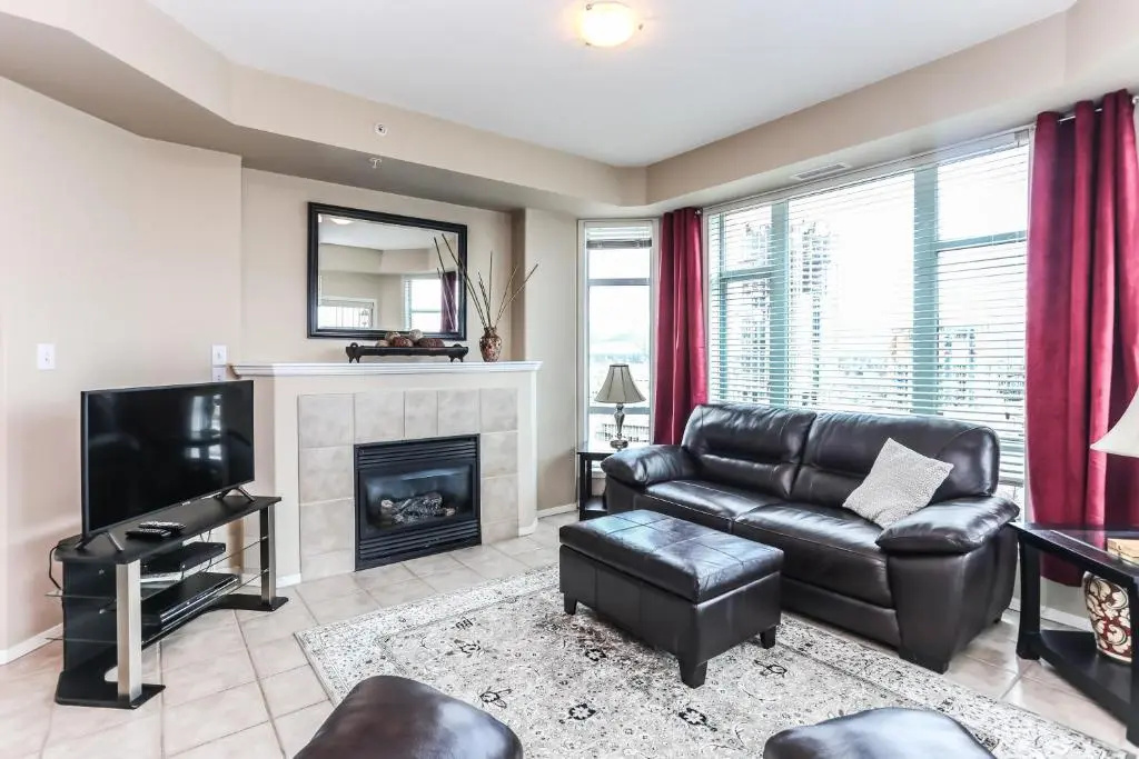 Sunset Waterfront Resort by Discover Kelowna Resort Accommodations