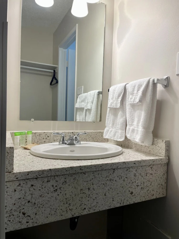 Anavada Inn & Suites - Grande Prairie