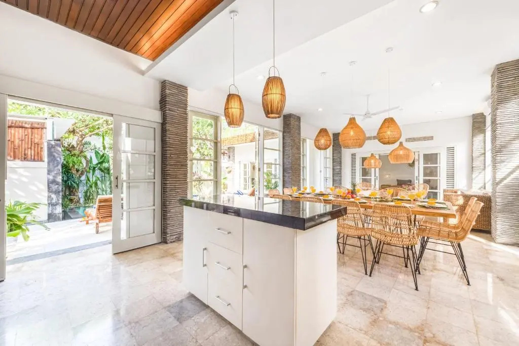 Villa Milano - Private 6 BDR Villa in Seminyak, prime Location, Pool & Garden