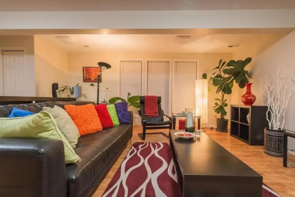 Two Bedroom MIL Apartment Close to Airport Link Rail