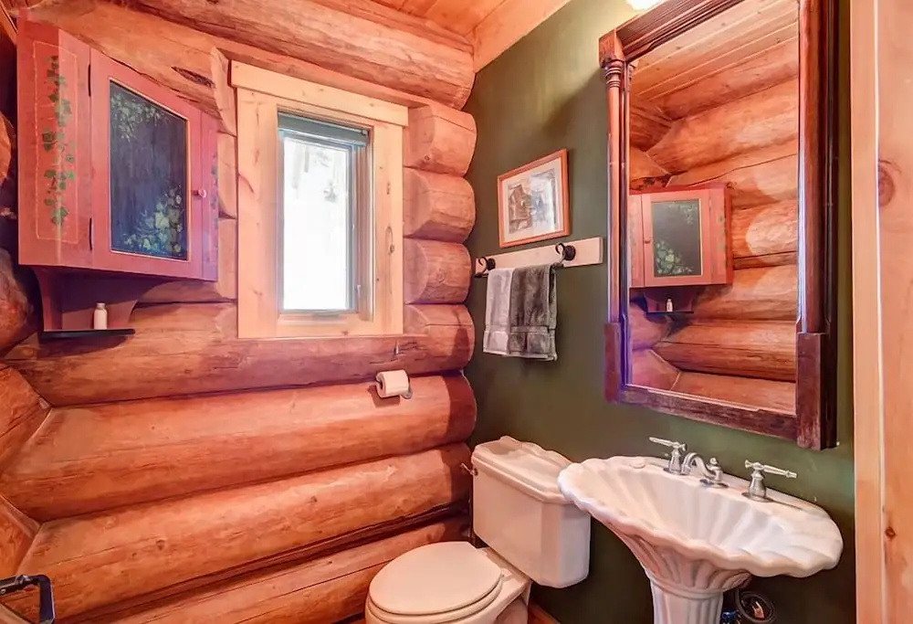 #1686 Custom Built Log Cabin - Indiana Creek Lodge - True Gem With Log Cabin Ambiance!