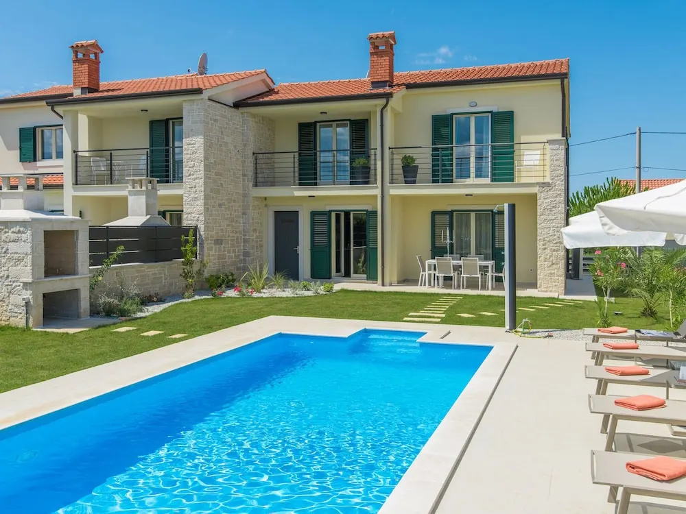 Villa With Private Pool in a Quiet Location With Garden and Grill