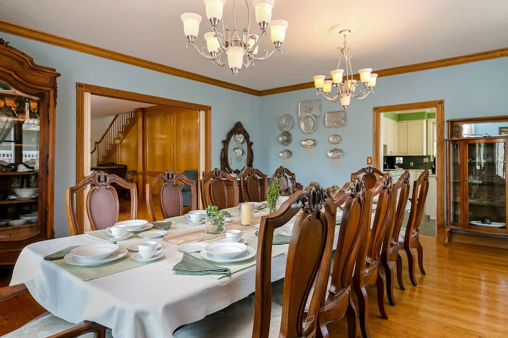 1 South Atmore Rd Home 5 Bedrooms 4.5 Bathrooms Home