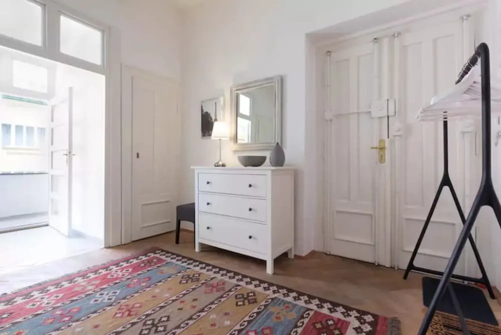 Chic And Spacious Buzulucka Apartment