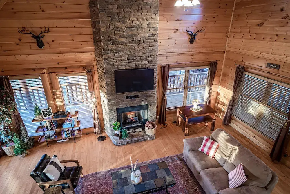 Bear Vista Retreat w HotTub Pool View