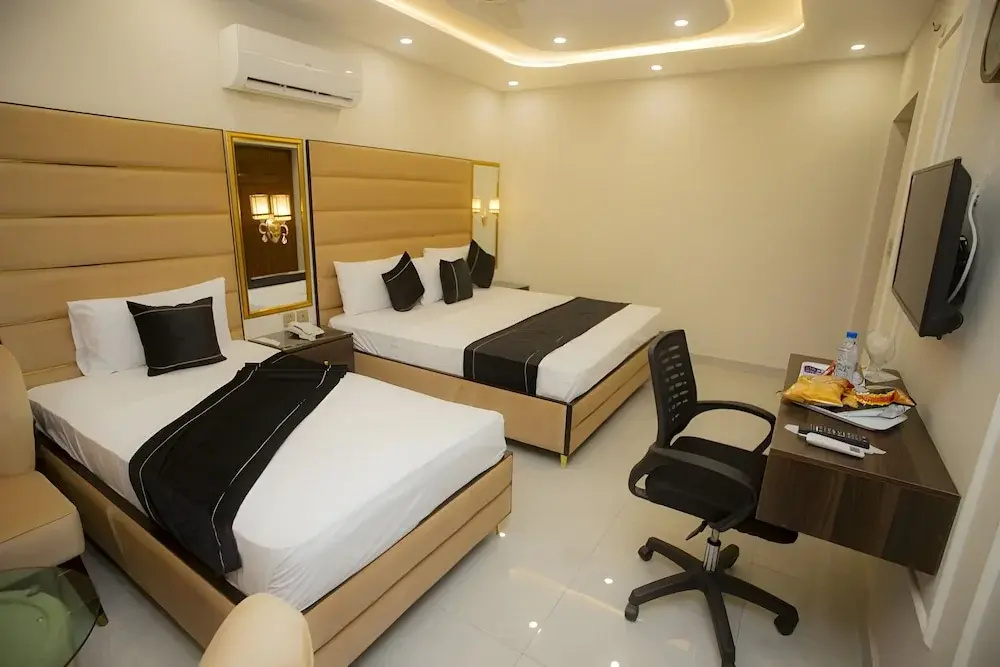 Hotel white season Gulberg