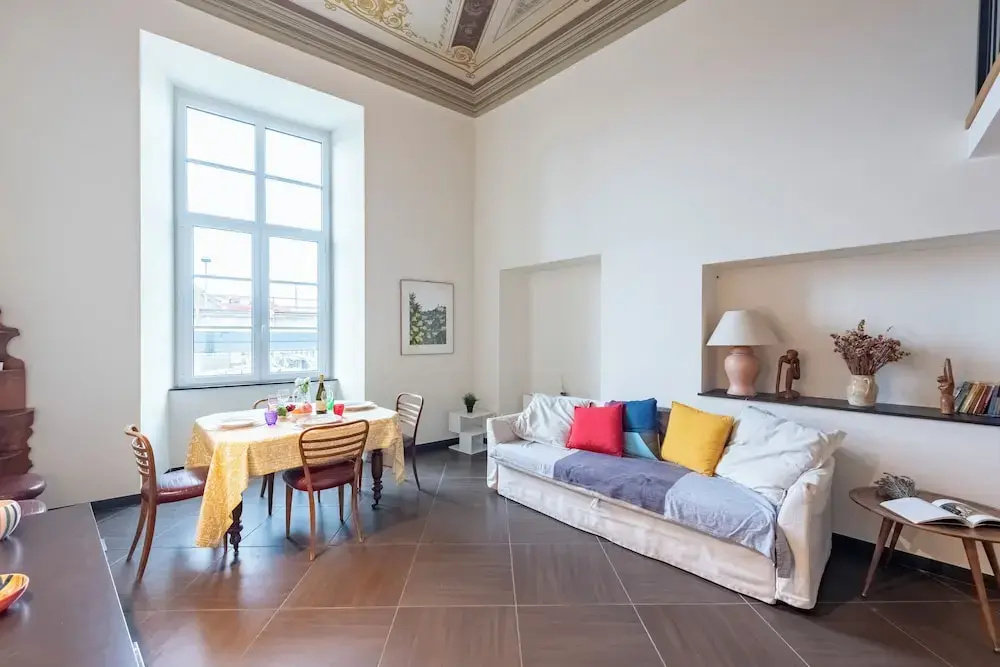 Beautiful Flat Next To Aquarium