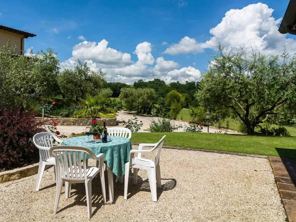 Farmhouse in Perugia with Hot Tub, Swimming Pool, Garden, BBQ