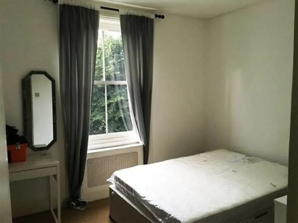 Eson2 - The Kensington Gwendwr Road Lodge