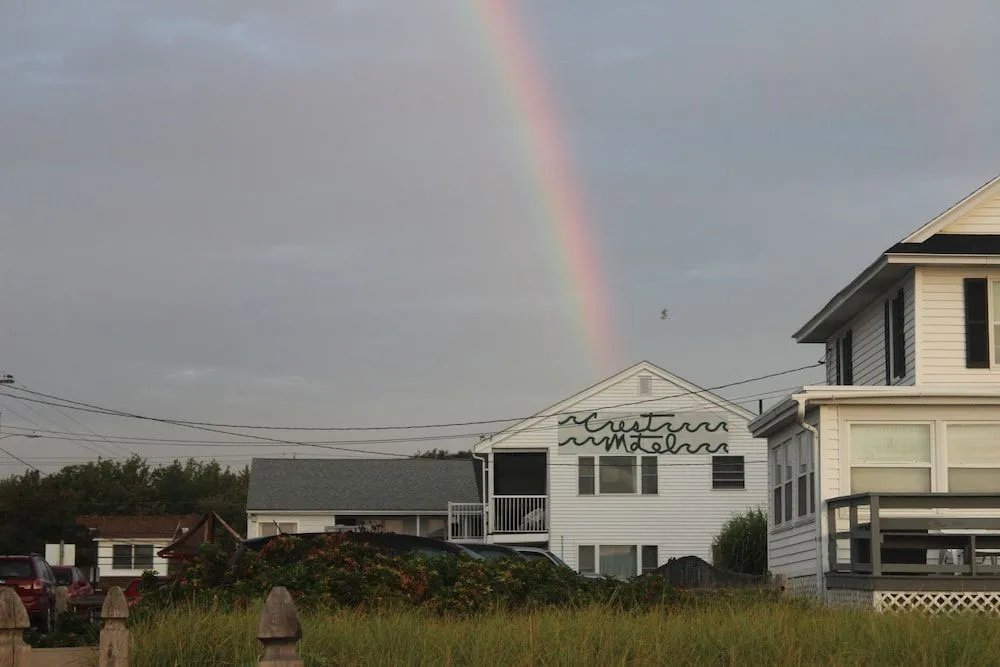 Crest Motel