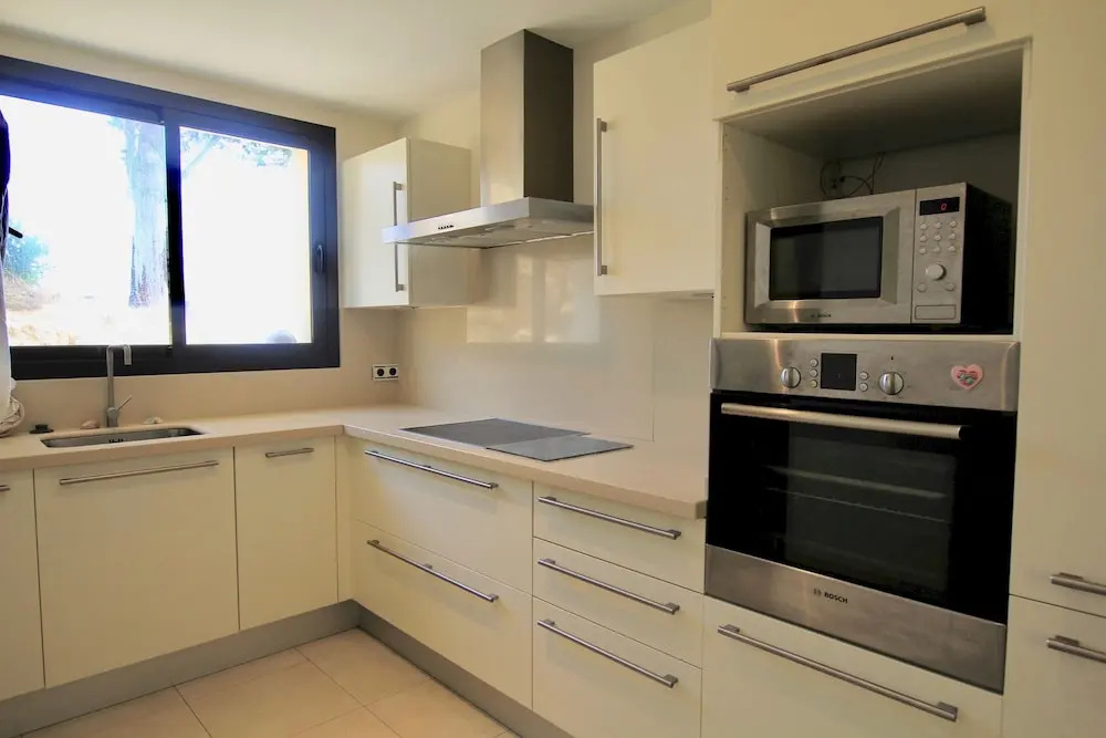 Samara 3 - Modern 2BR in Samara Resort Marbella, Indoor and Outdoor Pools, SPA