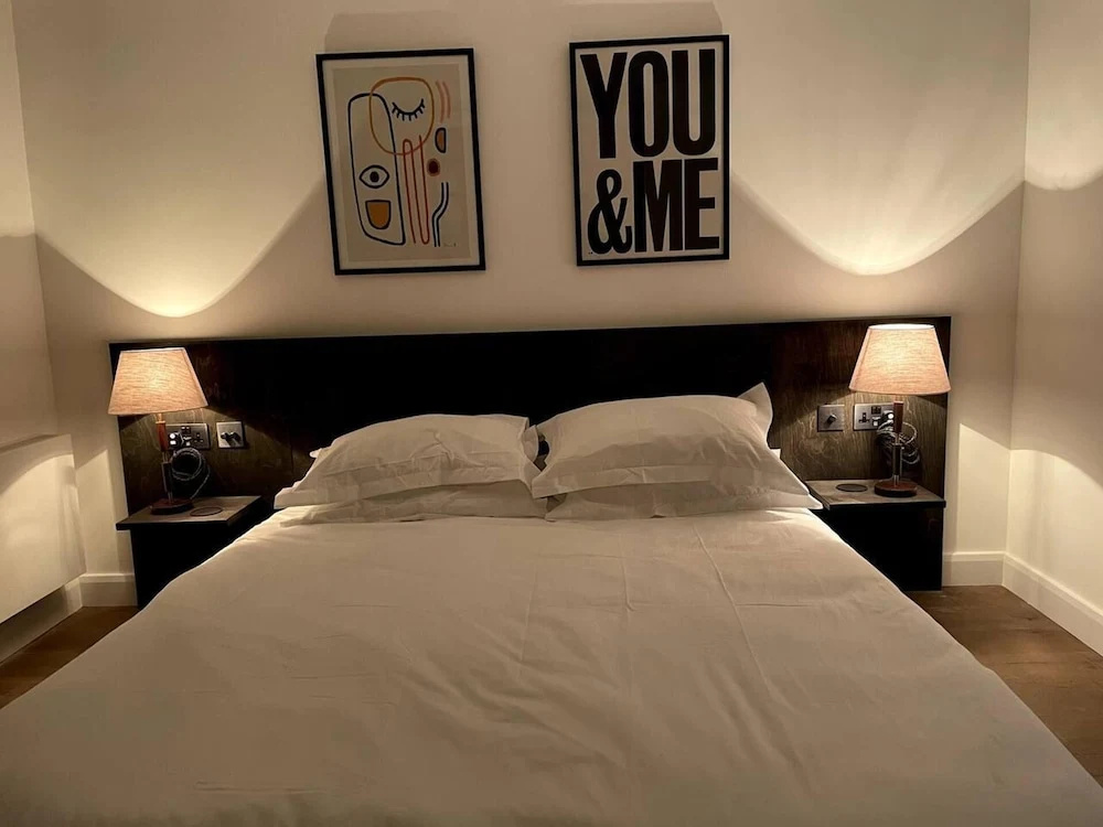Design led Duplex Apartment in Buzzing Queens Park