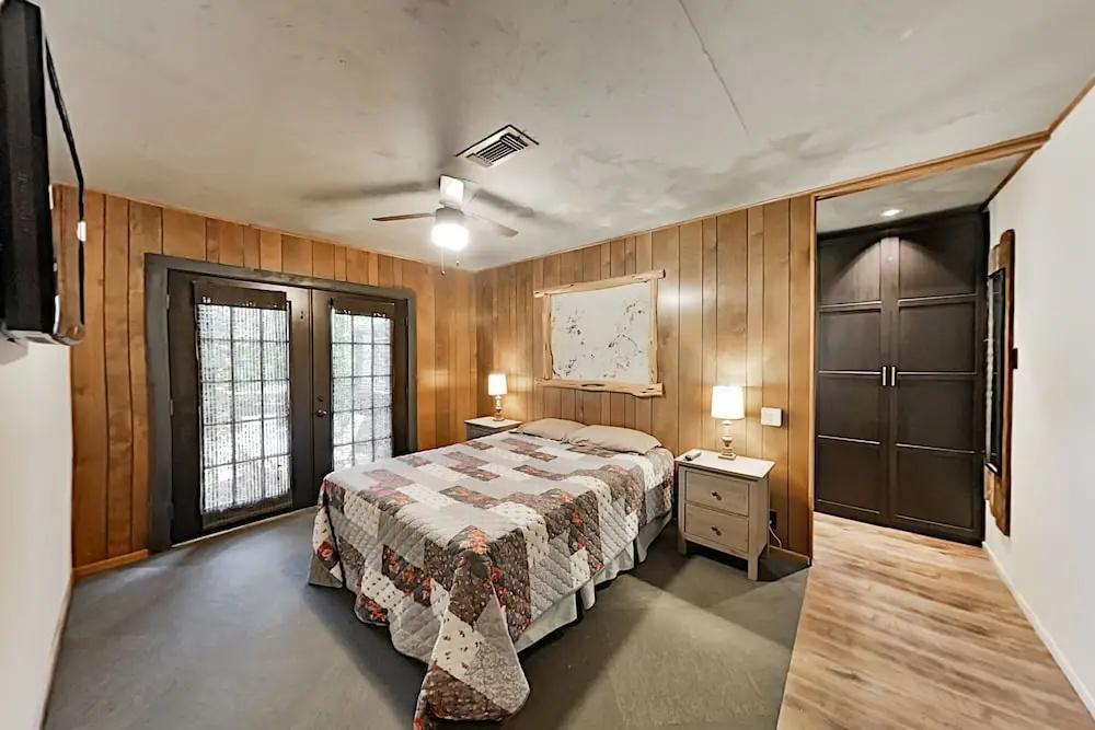 Lucky Goat House: Near Lake & Activities 4 Bedroom Cabin