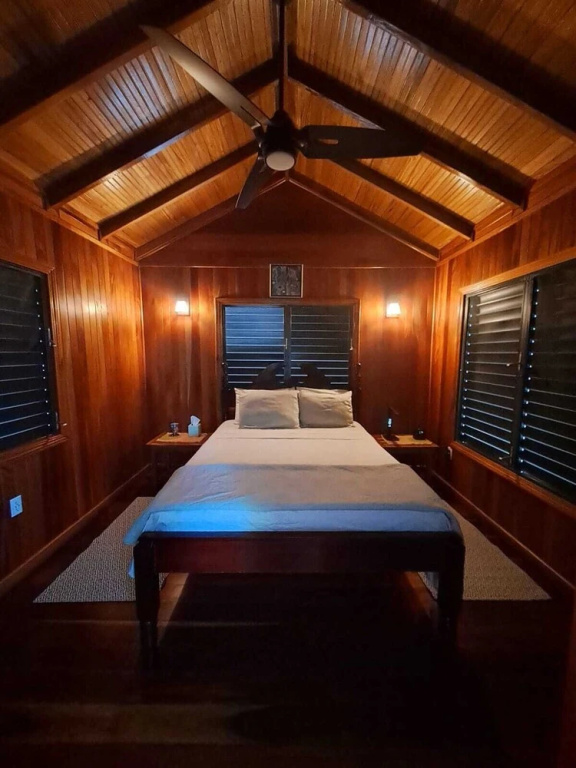 Therapy Cabins - Belize Island Experience