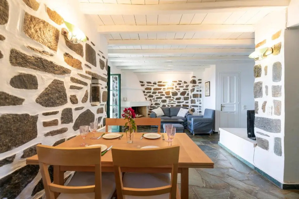 Casa Glyfari in Glyfa Paros, just 80 meters from beach