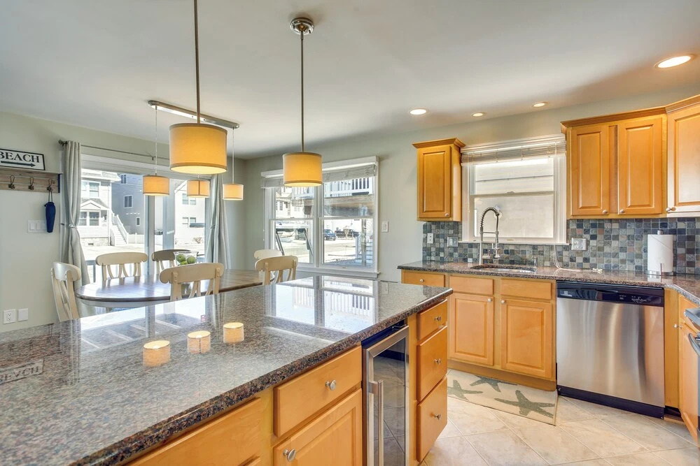 Avalon Vacation Rental w/ Porch & Grill!