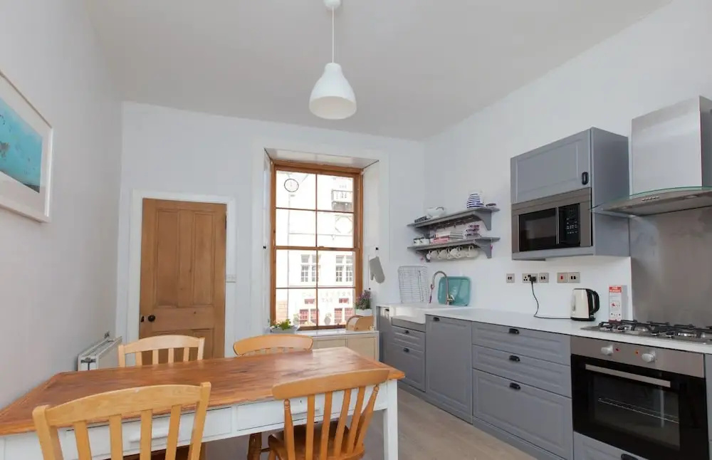 Bright Corner 1BR Tenement Next to Meadows