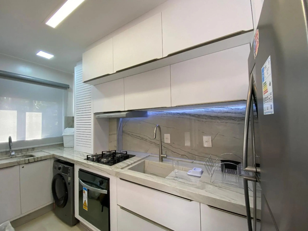 Cód 129 - Apartamento de 2 quartos para alugar em Bombinhas Ed Waldgarten com piscina