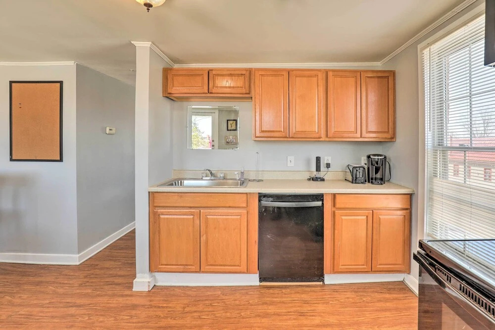 Downtown Canandaigua Apt: 1 Mi to Lake & Pier!