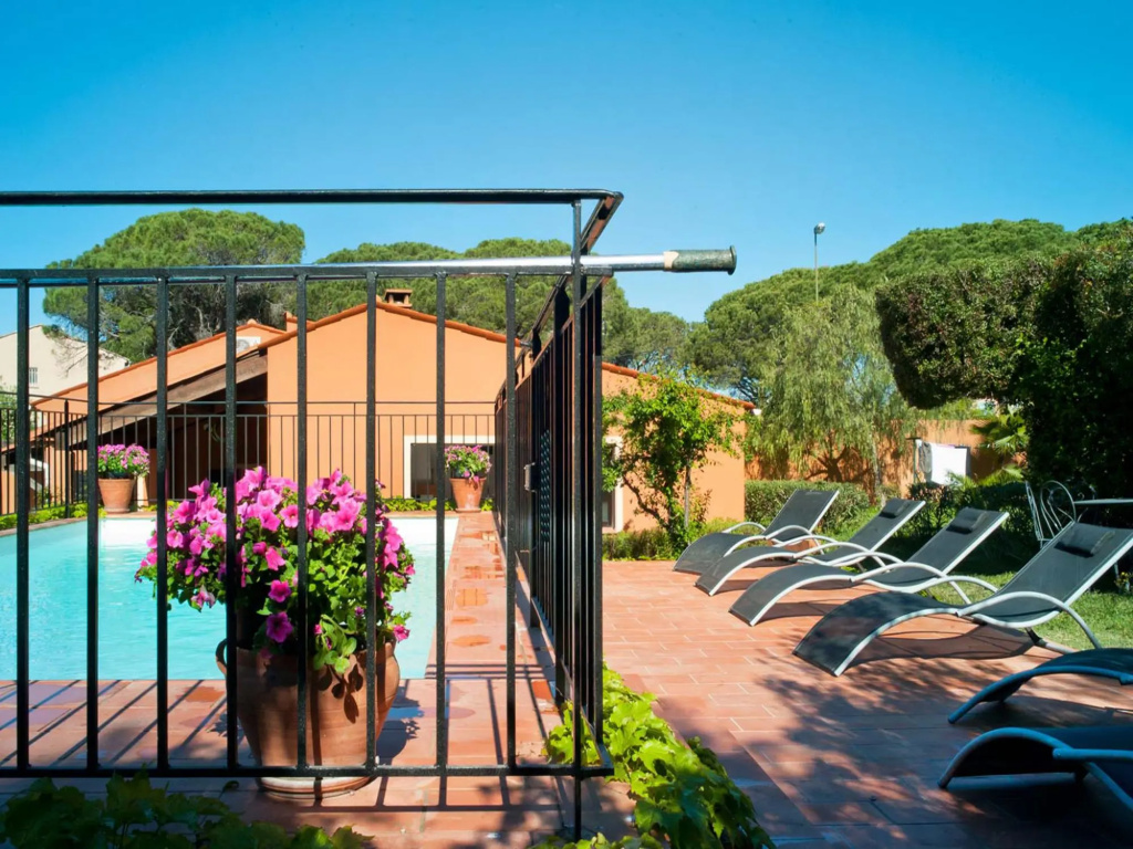 Splendid Holiday Home in Frejus With Swimming Pool