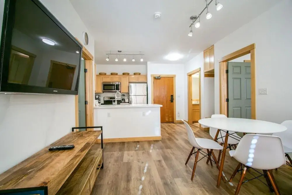 Sunstone 109 Remodeled Condo Great Complex Amenities with Ski-In Ski-Out by RedAwning