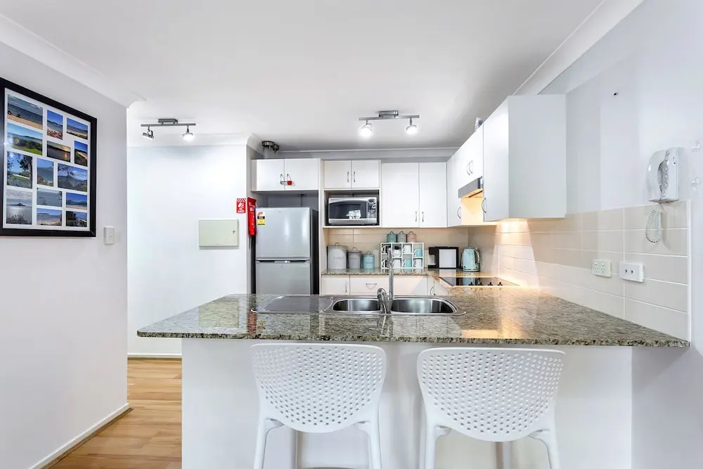 Shoal Bay Beach Apartments, 6/2 Shoal Bay Road