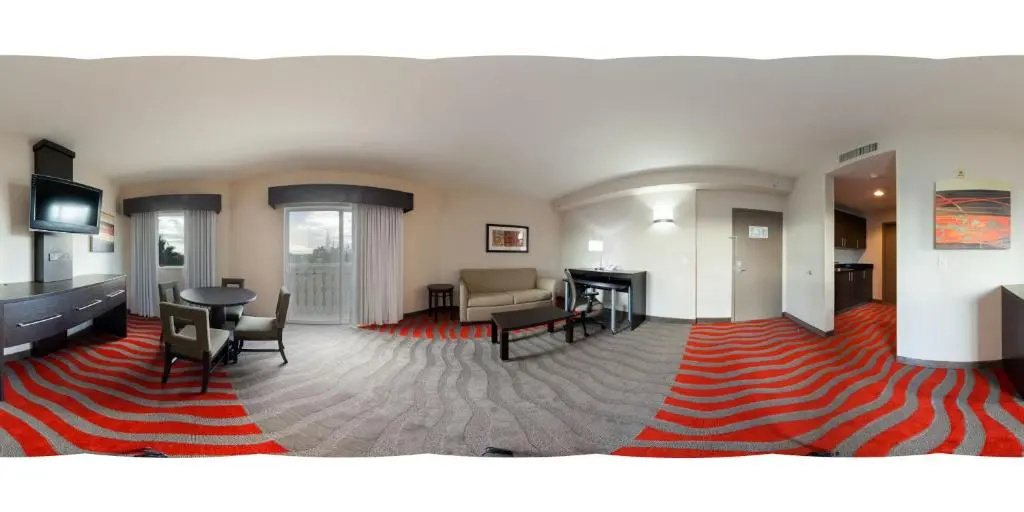 Holiday Inn Express & Suites Naples Downtown - 5th Avenue by IHG