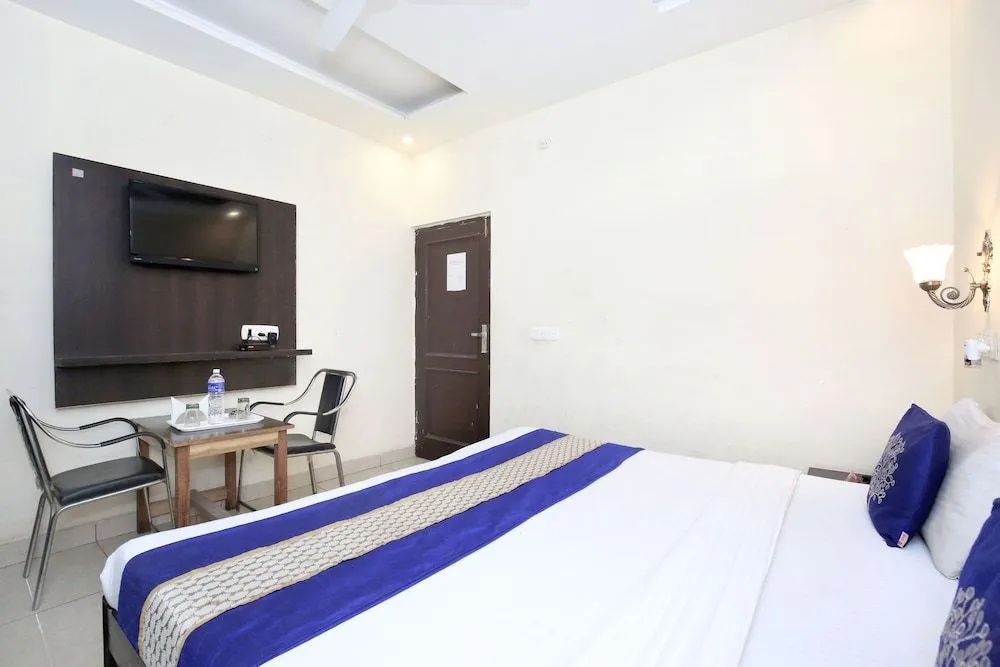 OYO 3004 Hotel Star City