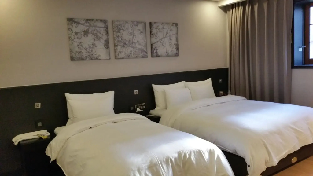 Kobos Hotel