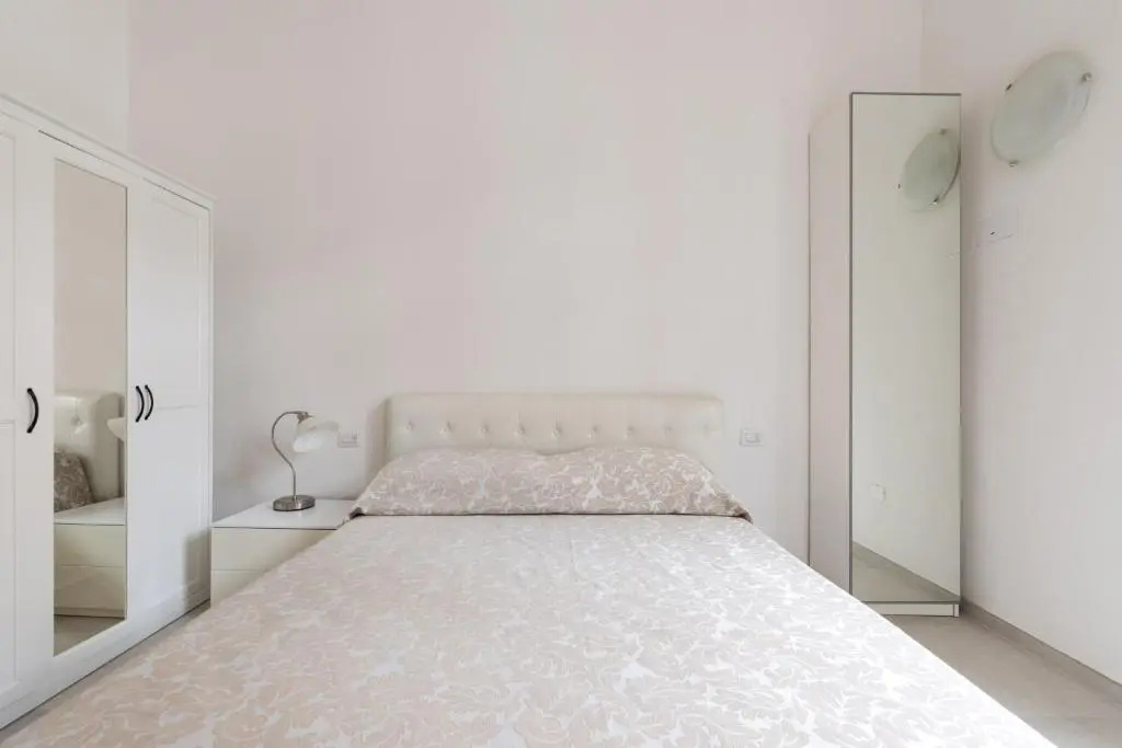 APARTMENT 20