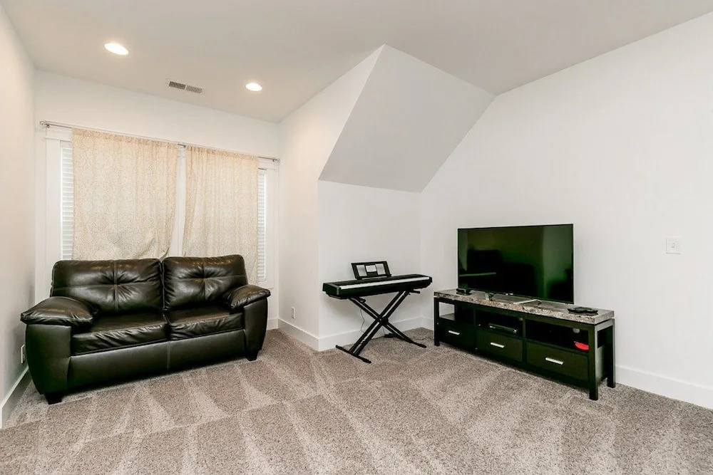 New Nashville House Near Downtown 4 Bedroom Home
