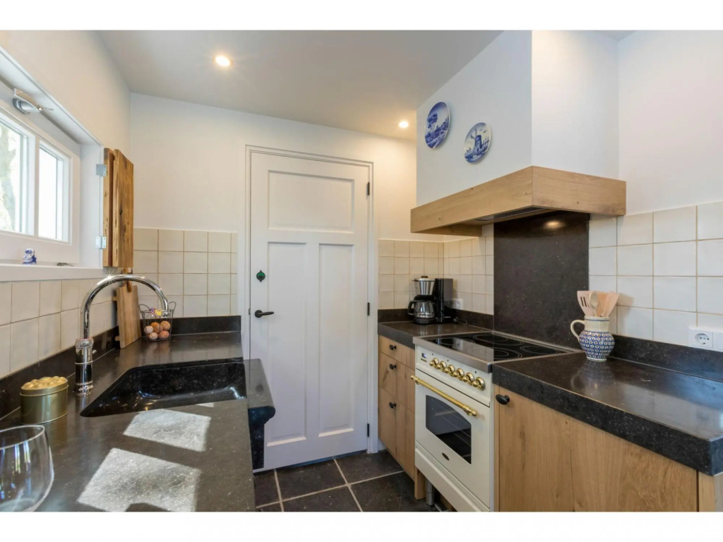 Family house with an ideal location, private terrace, garden and sauna