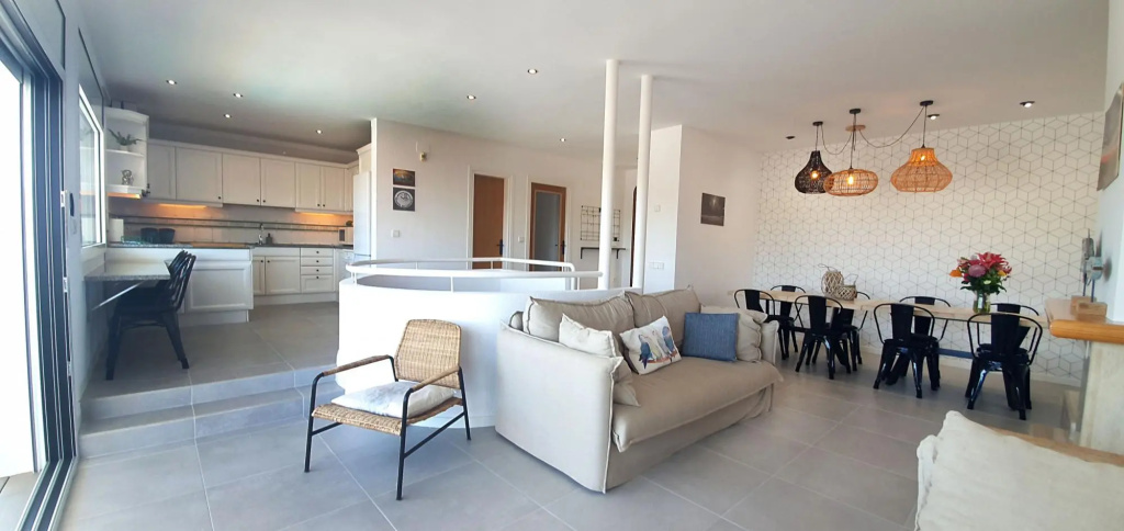 Sabina in L'Escala with 6 bedrooms and 3 bathrooms