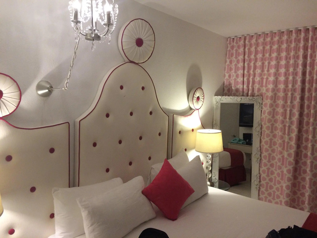 Whitelaw Hotel