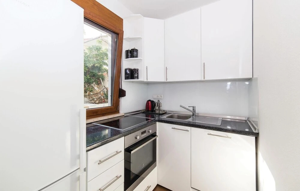 Five-Bedroom Holiday Home In Kastel Stafilic