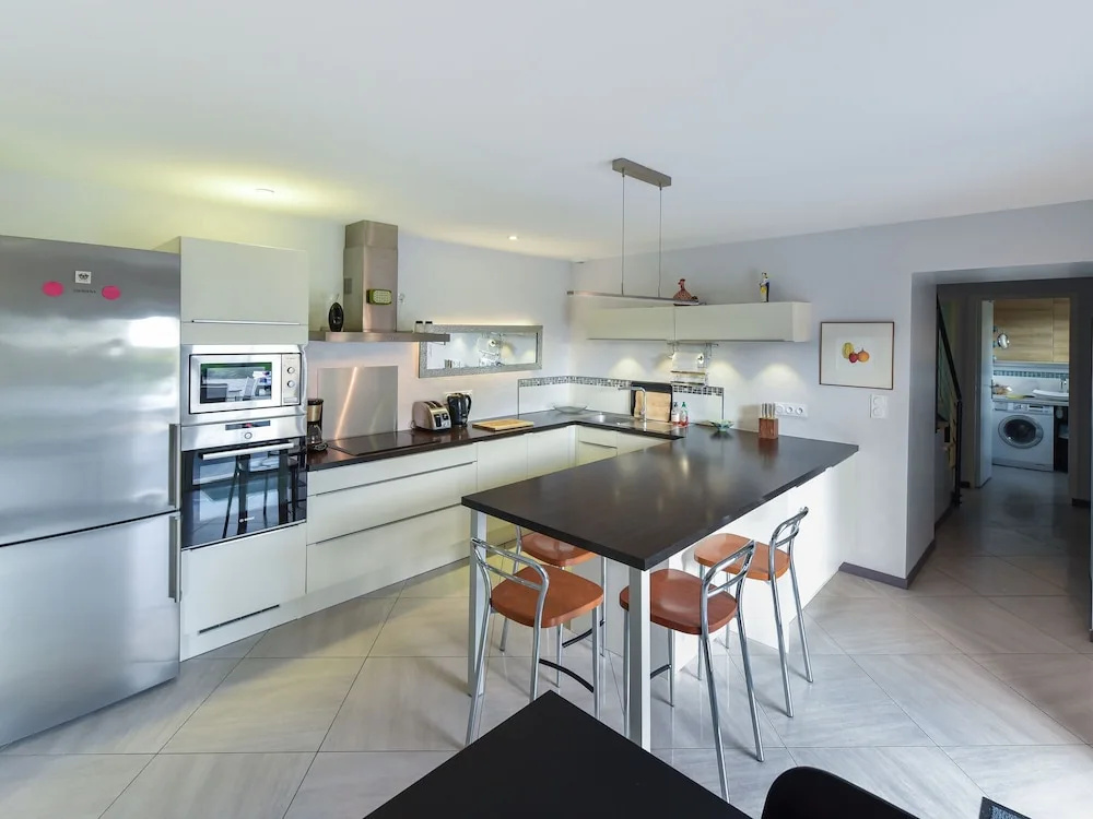 Luxury Holiday Home in Bannalec With Swimming Pool