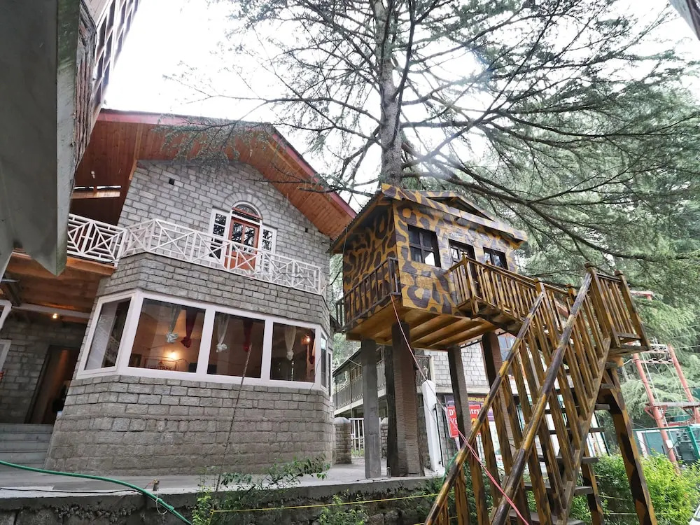 OYO 13724 Home Cosy Stay Near Mall Road