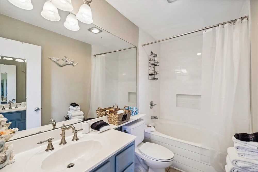 Studio With A Queen Size Bed, Twin Bed And Sofa Sleeper - Sleeps 5 0 Bedroom Condo by RedAwning