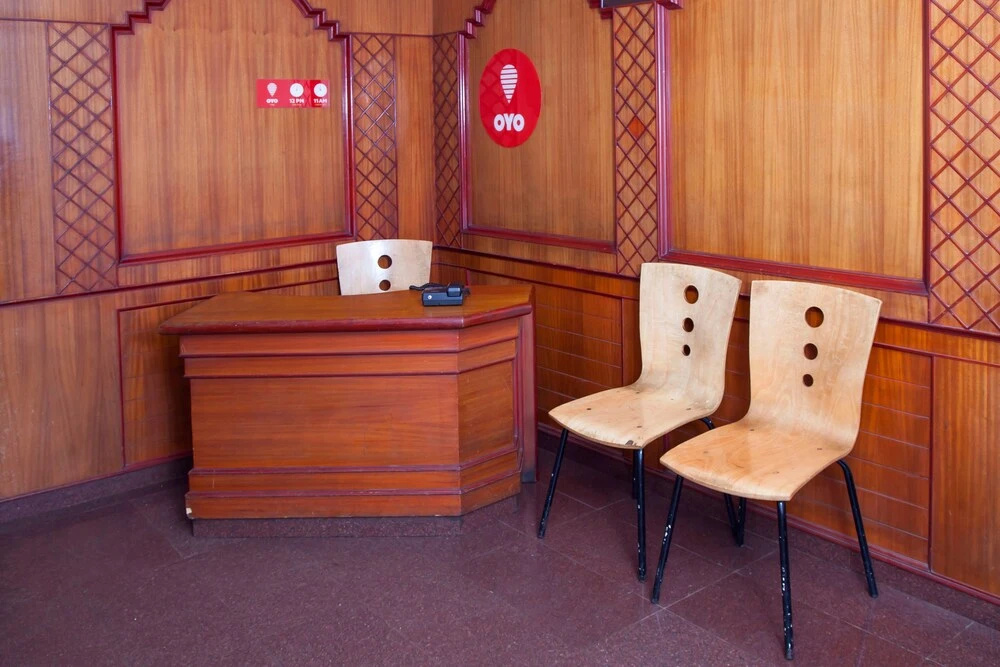 OYO 10068 Hotel Rathna