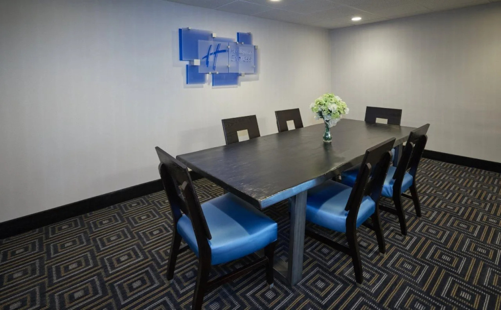 Holiday Inn Express & Suites Birmingham South - Pelham by IHG