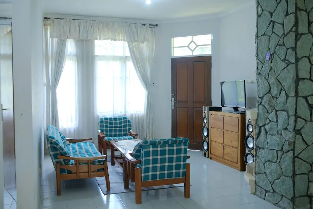 Villa ChavaMinerva Aries Ciater with Private Pool