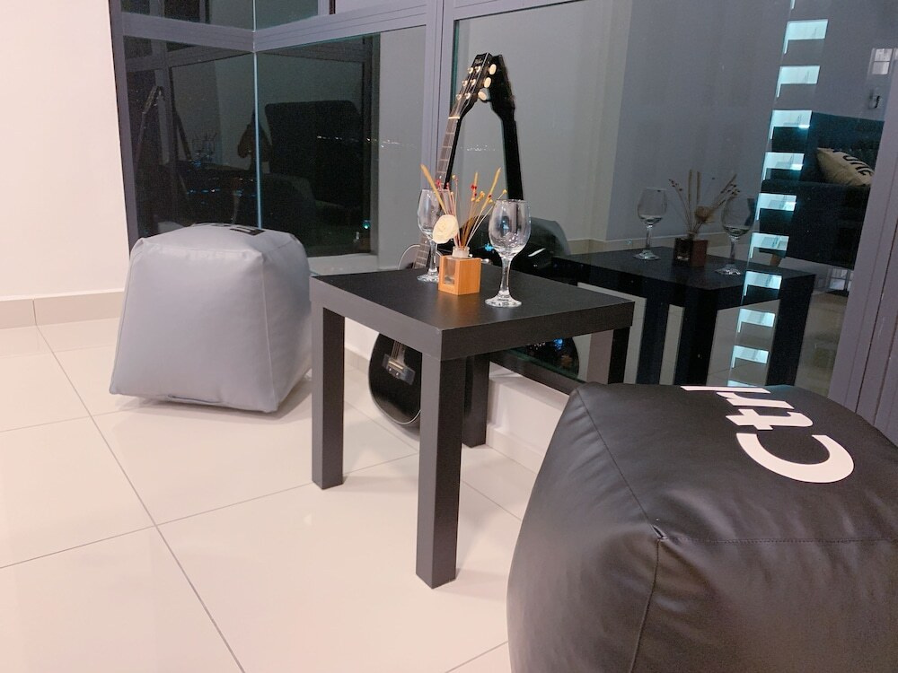 1602 Suite