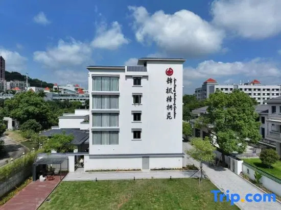 Zhuhai Jinfeng wutong Garden Hotel(Tangjia Ancient Town Sun Yat sen University Zhuhai Campus Store)