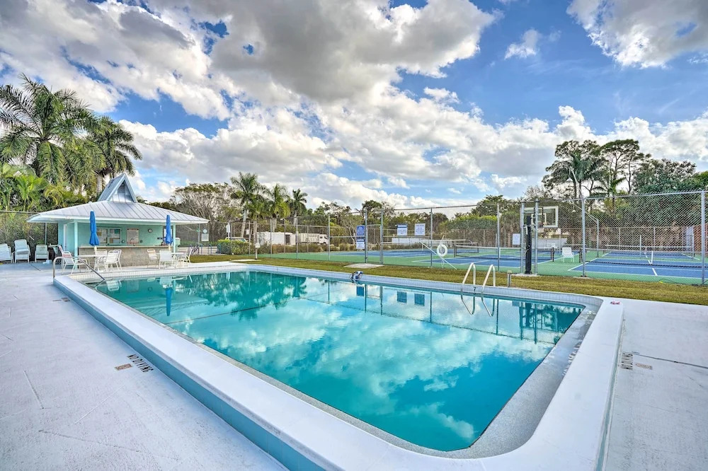 Direct Gulf Access + Lanai: Sunny Naples Home!