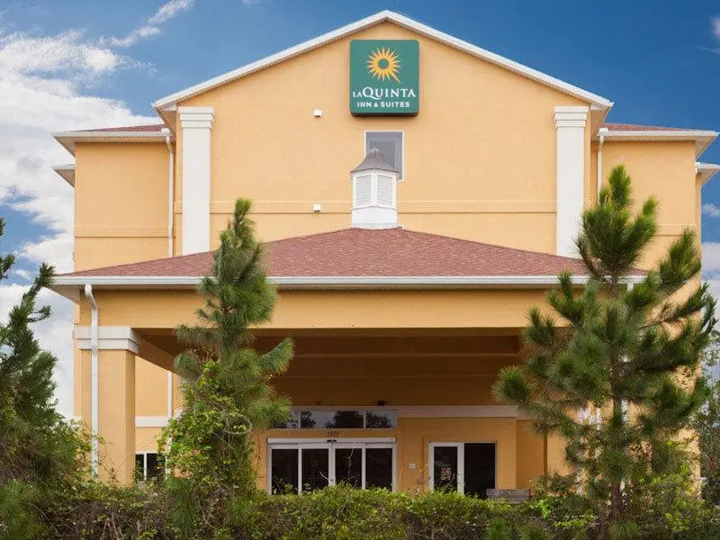 Comfort Suites