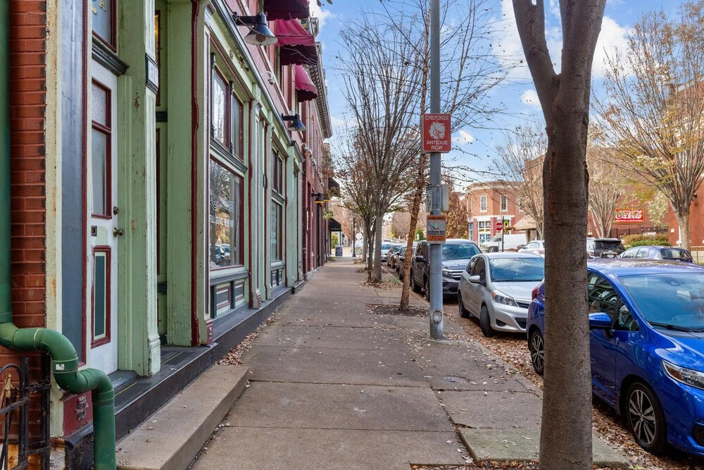 Charming Studio on Cherokee Street - JZ Vacation Rentals