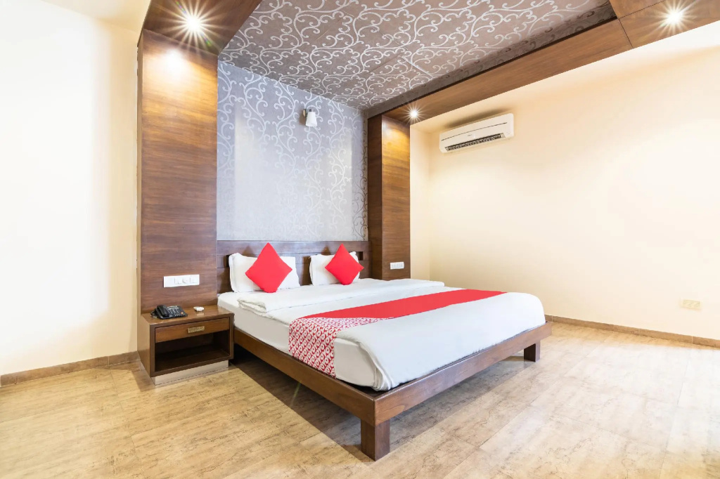 Capital O 490 Hotel Compact Maple Leaf