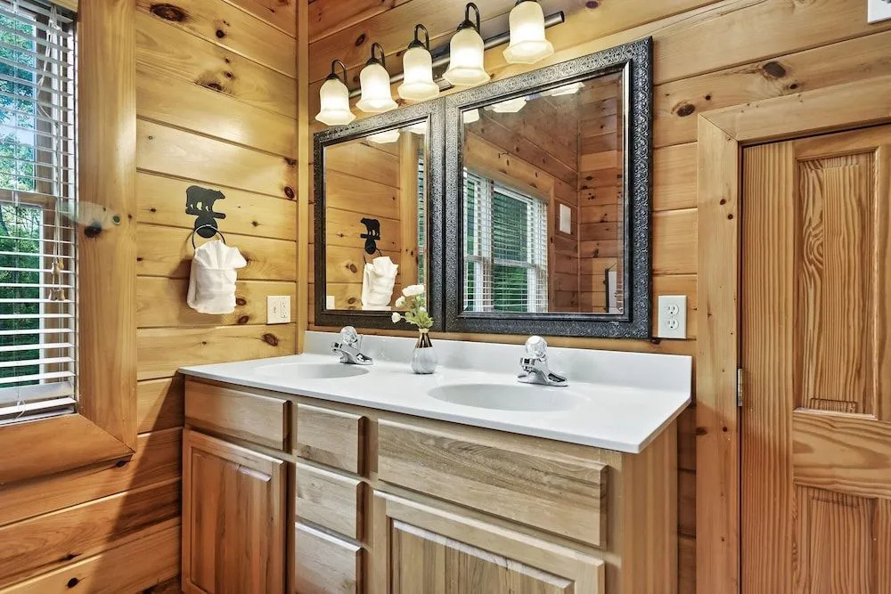 Cougar Crossing Vista - HotTub Pool View
