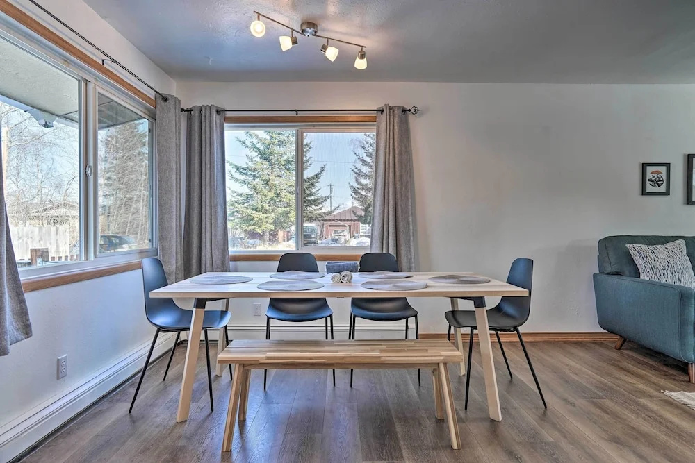 Relaxing Anchorage Home ~ 1 Mi to Downtown!